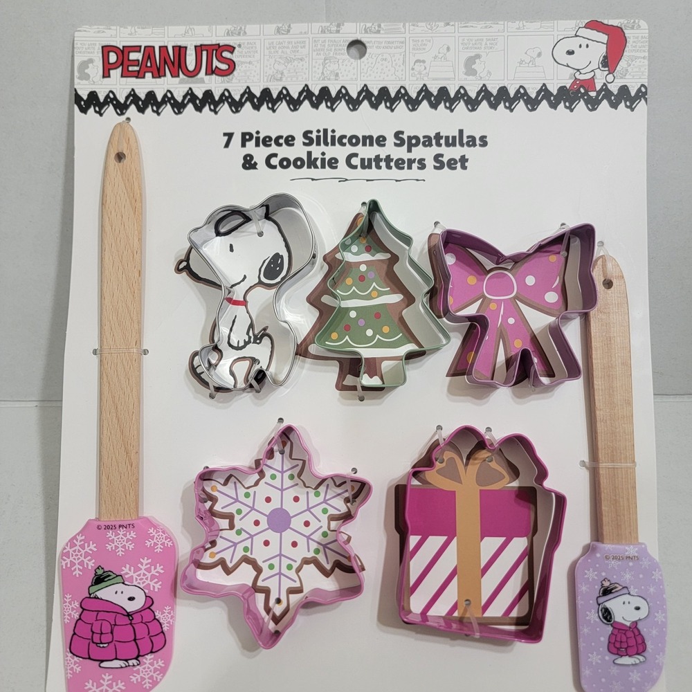 New 2025 Peanuts Snoopy Christmas Holiday 7 Piece Spatulas & Cookie Cutters Set